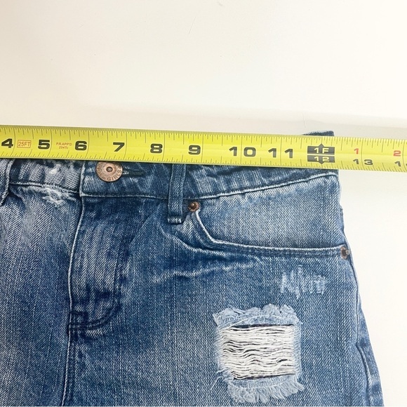 Forever 21 Girls Size 11/12 Denim Shorts 2" Inseam Distressed Floral Pockets - Picture 5 of 8